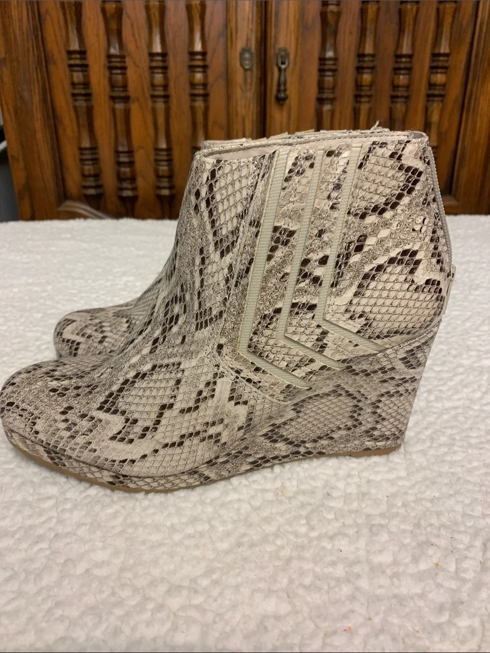 Sugar Juliette wedge Snakeskin Booties NEW Size 7 1/2 zipper heels easy on & off